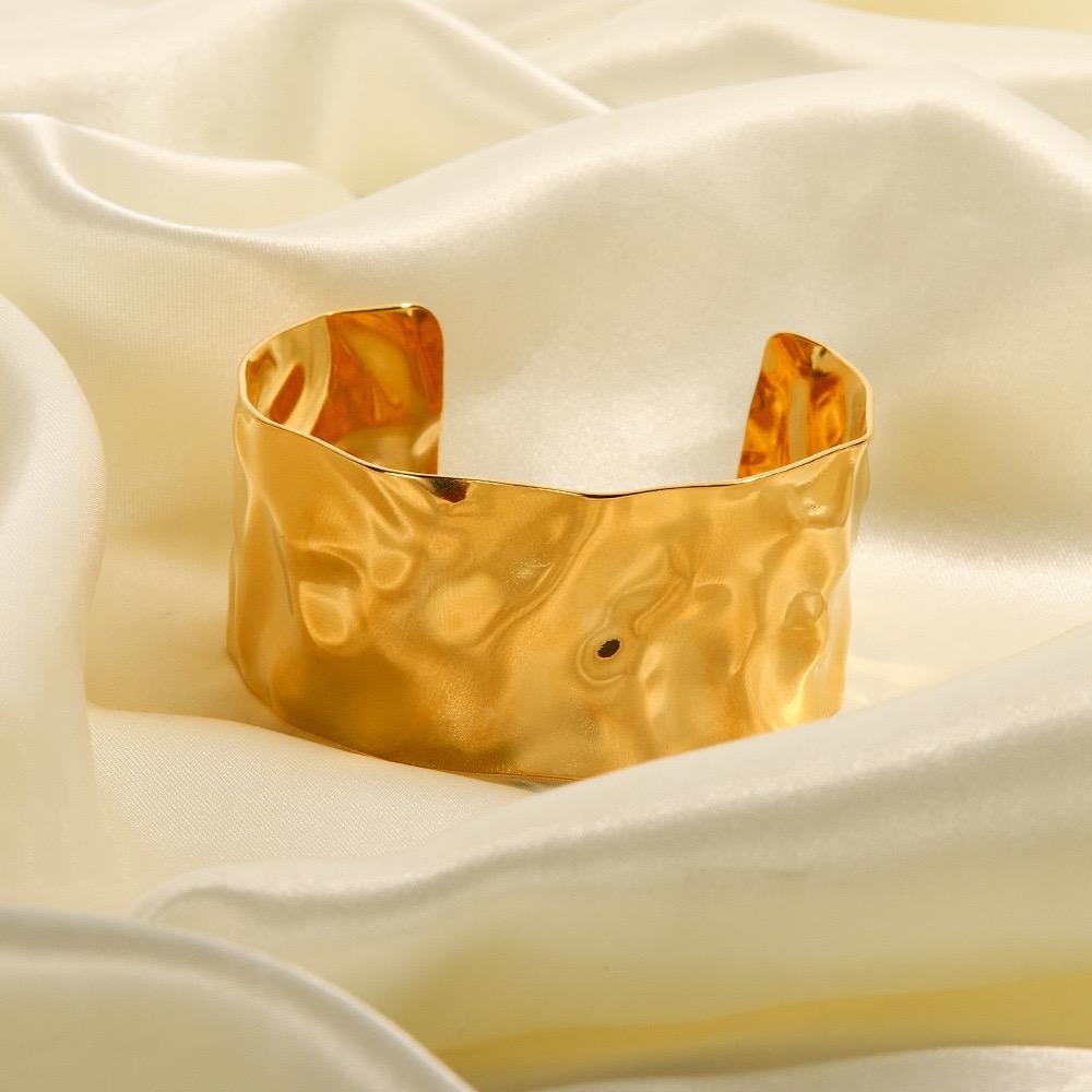 Hammered statement Handcuff